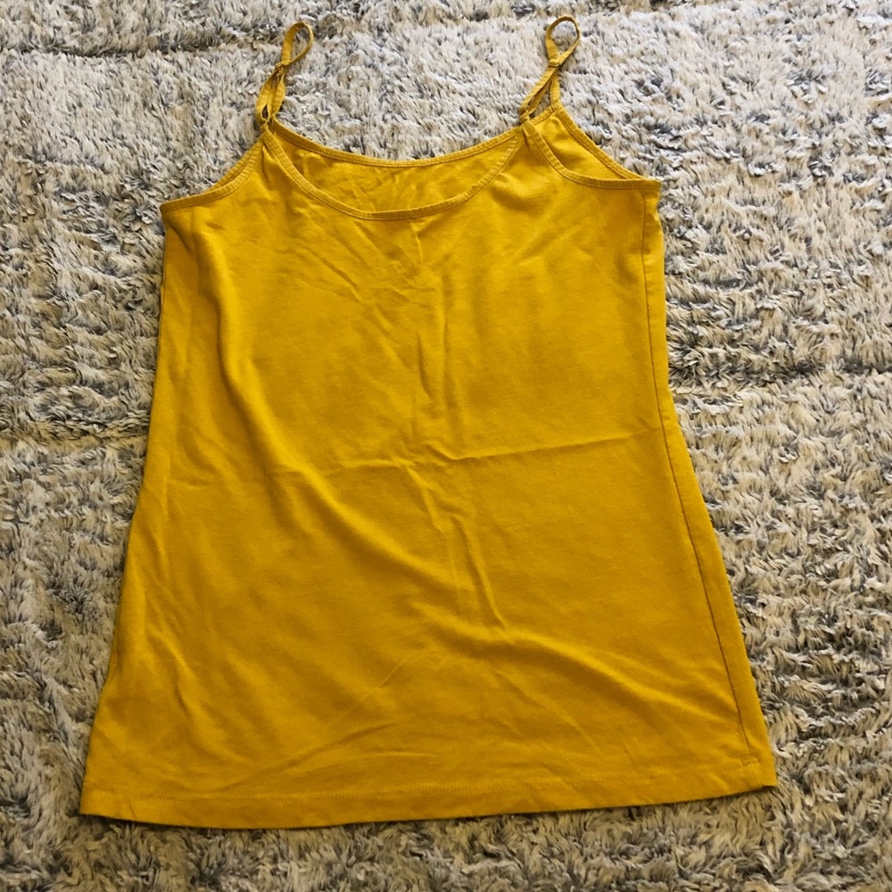 Regular plain tank top no holes and no stains